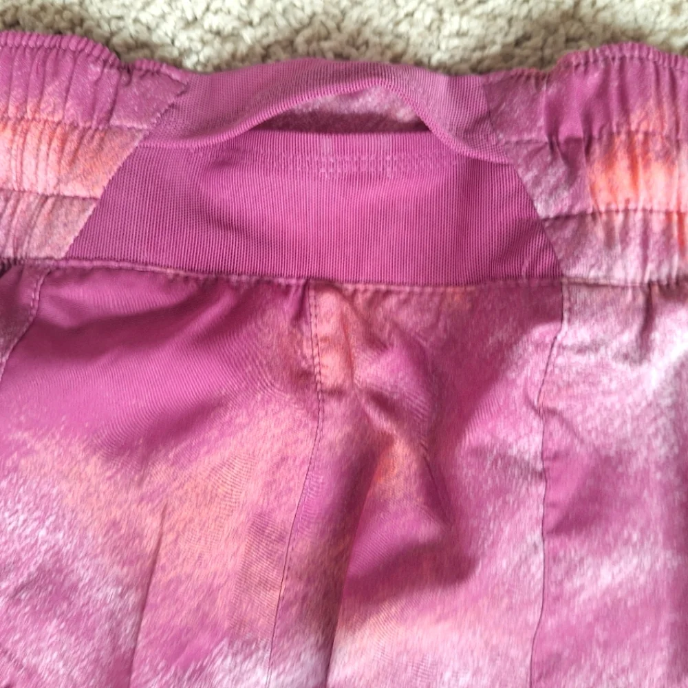 Nike Dri Fit Pink And White Abstract Athletic Running Shorts - Size Medium - NWT